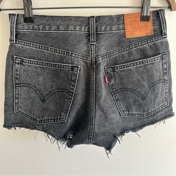 501® Original Fit High Waist Women Distressed Shorts in “Slashed Black” Size 25 - Picture 5 of 15